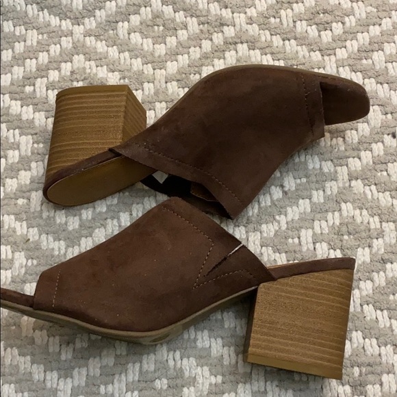 Universal Thread Brown Mule 7.5 - Picture 2 of 3
